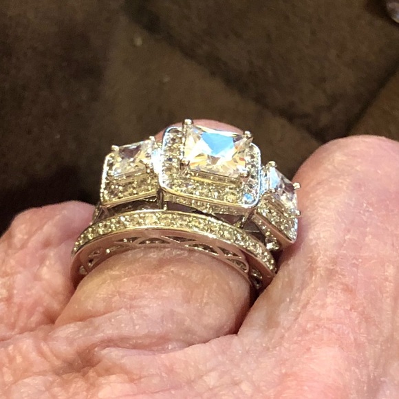 4 ct total weight Princess Halo Ring with band sz6 - Picture 3 of 4